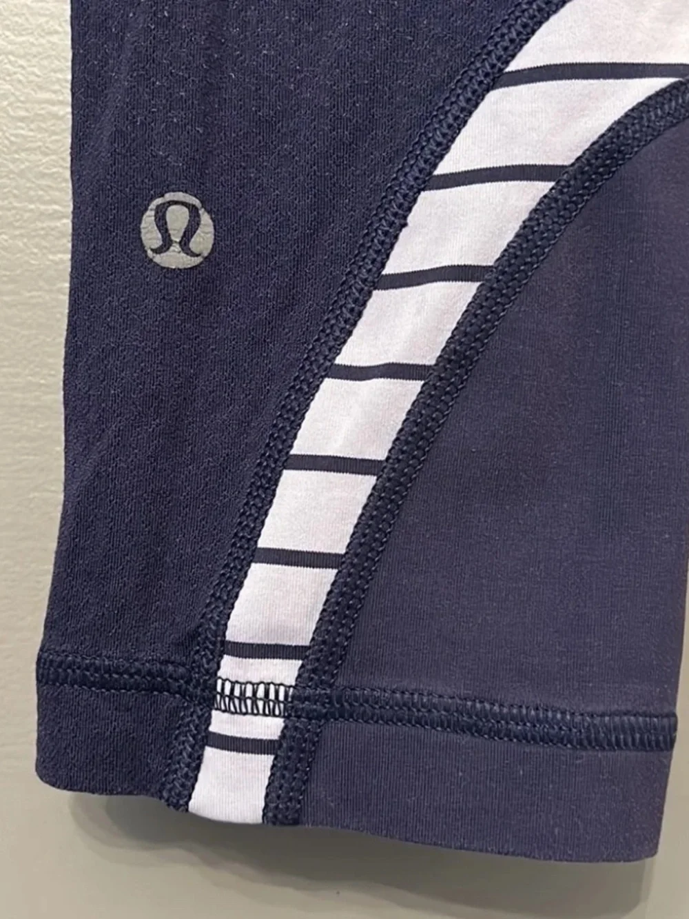 Lululemon Run Inspire Crop II Deep Indigo / Wide Bold Stripe Leggings Size 4